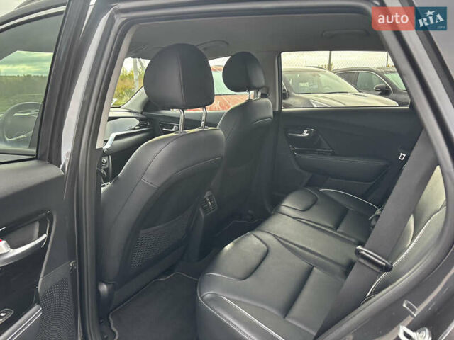 Серый Киа Niro, объемом двигателя 0 л и пробегом 112 тыс. км за 20800 $, фото 26 на Automoto.ua