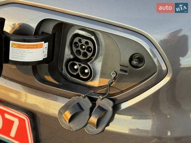 Сірий Кіа Niro, об'ємом двигуна 0 л та пробігом 135 тис. км за 17500 $, фото 33 на Automoto.ua