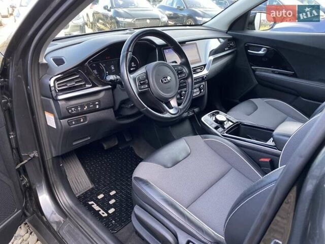 Киа Niro 2020 в Львове на Automoto.ua Серый Киа Niro, объемом двигателя 0 л и пробегом 101 тыс. км за 20300 $, фото 26 на Automoto.ua