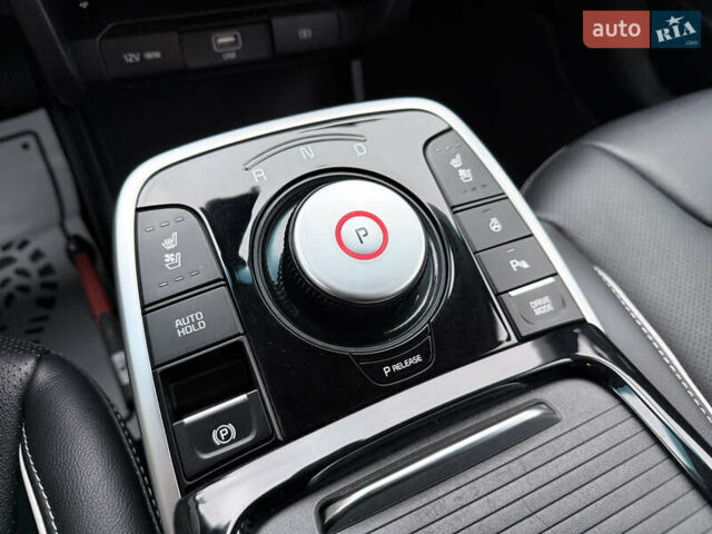 Серый Киа Niro, объемом двигателя 0 л и пробегом 126 тыс. км за 21500 $, фото 25 на Automoto.ua