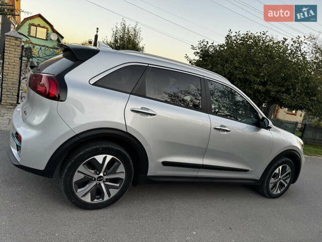 Сірий Кіа Niro, об'ємом двигуна 0 л та пробігом 120 тис. км за 22200 $, фото 14 на Automoto.ua