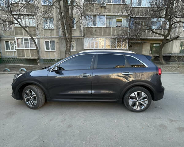 Серый Киа Niro, объемом двигателя 0 л и пробегом 139 тыс. км за 20700 $, фото 4 на Automoto.ua
