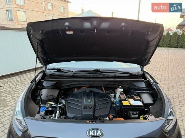 Сірий Кіа Niro, об'ємом двигуна 0 л та пробігом 118 тис. км за 20499 $, фото 97 на Automoto.ua