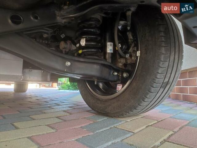 Серый Киа Niro, объемом двигателя 0 л и пробегом 49 тыс. км за 23000 $, фото 3 на Automoto.ua