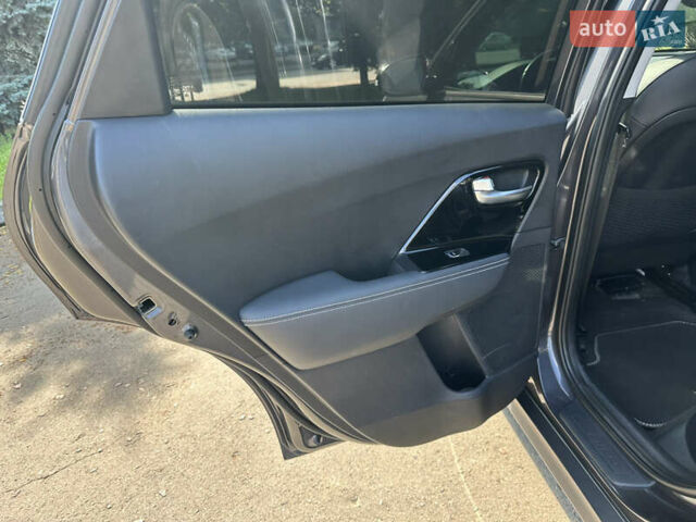 Сірий Кіа Niro, об'ємом двигуна 0 л та пробігом 143 тис. км за 17900 $, фото 32 на Automoto.ua