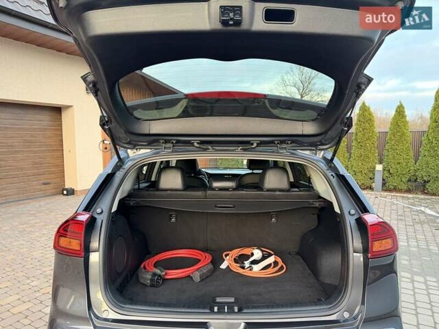 Сірий Кіа Niro, об'ємом двигуна 0 л та пробігом 118 тис. км за 20499 $, фото 89 на Automoto.ua