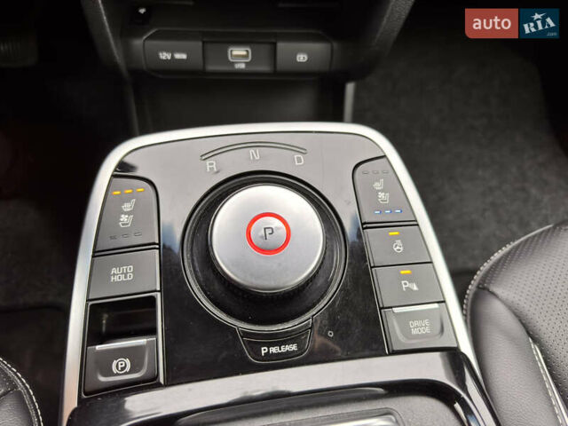Серый Киа Niro, объемом двигателя 0 л и пробегом 77 тыс. км за 19500 $, фото 31 на Automoto.ua