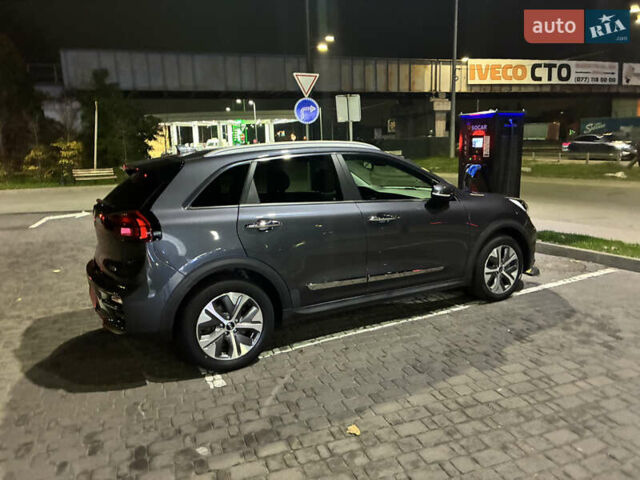 Серый Киа Niro, объемом двигателя 0 л и пробегом 116 тыс. км за 17999 $, фото 4 на Automoto.ua