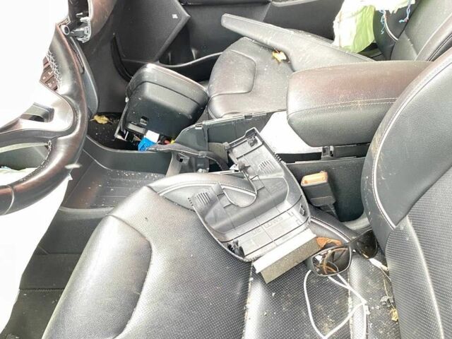 Серый Киа Niro, объемом двигателя 0 л и пробегом 90 тыс. км за 6000 $, фото 12 на Automoto.ua