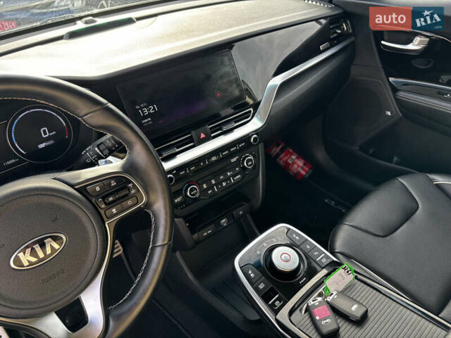 Серый Киа Niro, объемом двигателя 0 л и пробегом 110 тыс. км за 21200 $, фото 32 на Automoto.ua