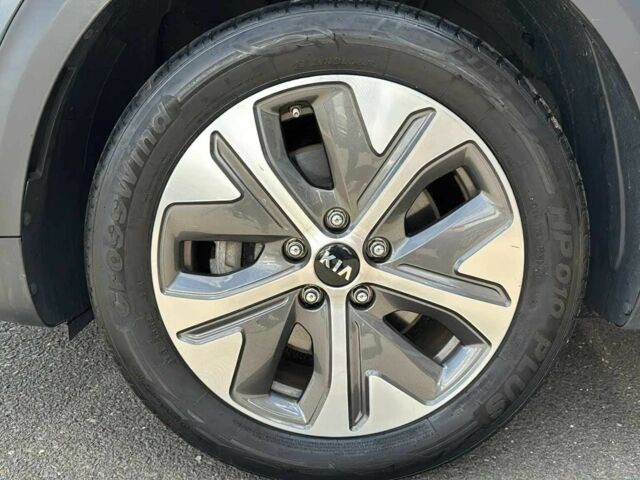 Сірий Кіа Niro, об'ємом двигуна 0 л та пробігом 32 тис. км за 12500 $, фото 13 на Automoto.ua