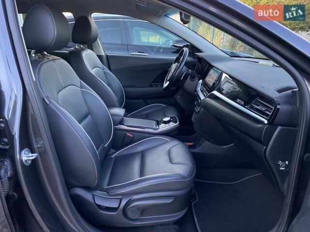Сірий Кіа Niro, об'ємом двигуна 0 л та пробігом 88 тис. км за 22500 $, фото 54 на Automoto.ua