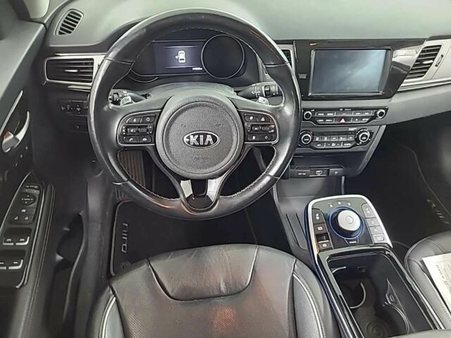 Серый Киа Niro, объемом двигателя 0 л и пробегом 114 тыс. км за 18500 $, фото 9 на Automoto.ua