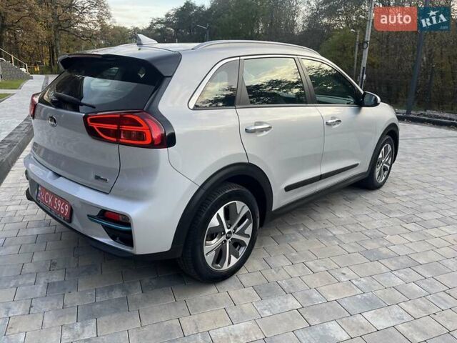 Серый Киа Niro, объемом двигателя 0 л и пробегом 72 тыс. км за 19750 $, фото 8 на Automoto.ua