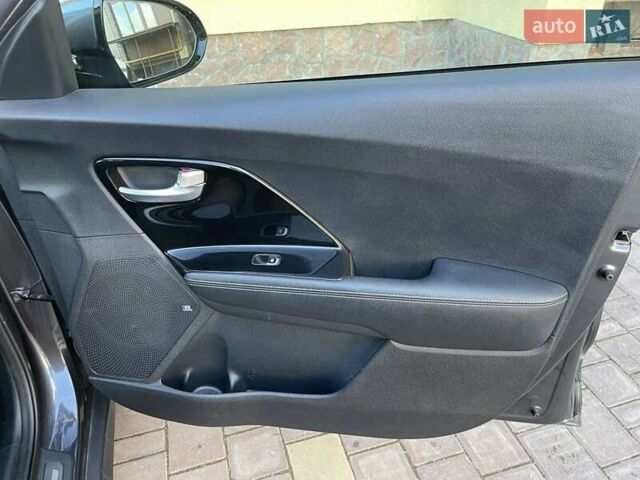 Серый Киа Niro, объемом двигателя 0 л и пробегом 125 тыс. км за 19250 $, фото 35 на Automoto.ua