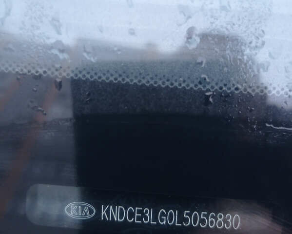 Сірий Кіа Niro, об'ємом двигуна 0 л та пробігом 87 тис. км за 18500 $, фото 31 на Automoto.ua