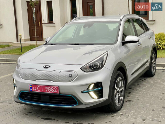Сірий Кіа Niro, об'ємом двигуна 0 л та пробігом 63 тис. км за 20899 $, фото 3 на Automoto.ua