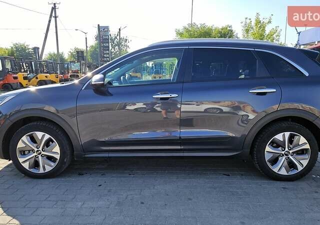 Серый Киа Niro, объемом двигателя 0 л и пробегом 145 тыс. км за 18800 $, фото 3 на Automoto.ua