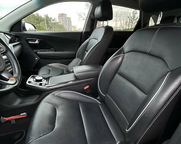 Сірий Кіа Niro, об'ємом двигуна 0 л та пробігом 113 тис. км за 19580 $, фото 20 на Automoto.ua