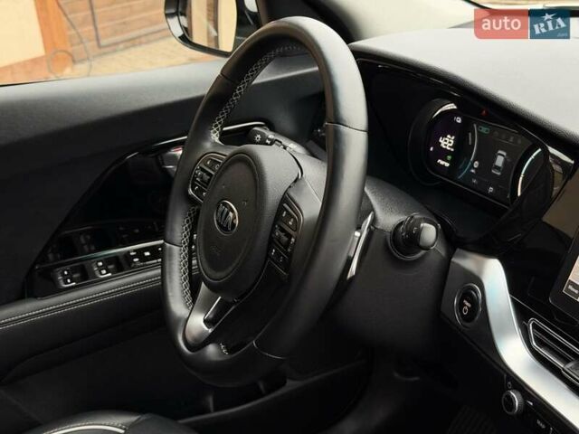 Сірий Кіа Niro, об'ємом двигуна 0 л та пробігом 71 тис. км за 21999 $, фото 42 на Automoto.ua