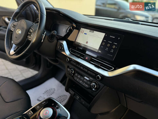 Серый Киа Niro, объемом двигателя 0 л и пробегом 145 тыс. км за 18800 $, фото 75 на Automoto.ua