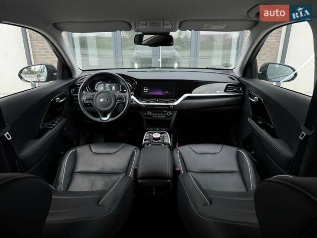 Серый Киа Niro, объемом двигателя 0 л и пробегом 150 тыс. км за 18500 $, фото 43 на Automoto.ua