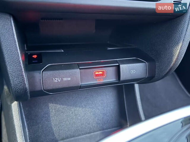 Серый Киа Niro, объемом двигателя 0 л и пробегом 165 тыс. км за 18000 $, фото 59 на Automoto.ua