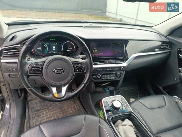 Сірий Кіа Niro, об'ємом двигуна 0 л та пробігом 135 тис. км за 19700 $, фото 10 на Automoto.ua