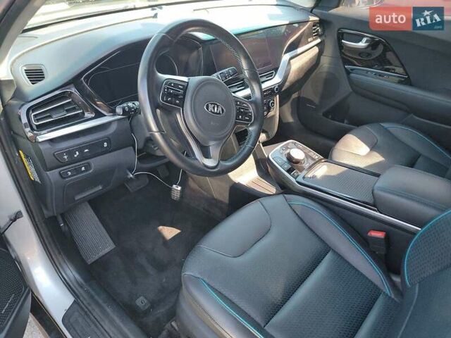 Сірий Кіа Niro, об'ємом двигуна 0 л та пробігом 76 тис. км за 13000 $, фото 8 на Automoto.ua