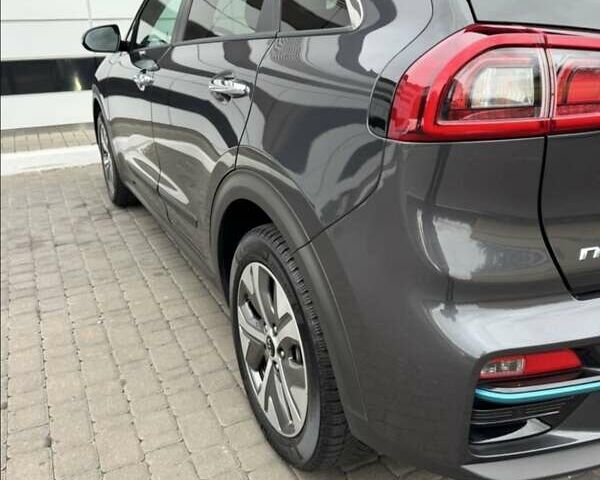 Серый Киа Niro, объемом двигателя 0 л и пробегом 147 тыс. км за 18800 $, фото 3 на Automoto.ua