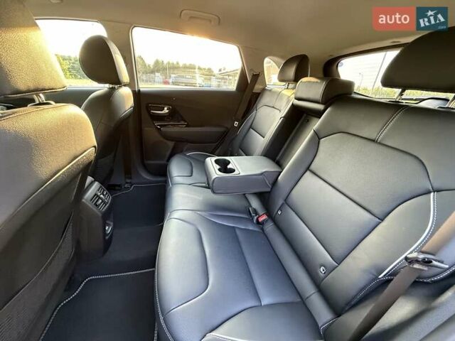 Серый Киа Niro, объемом двигателя 0 л и пробегом 57 тыс. км за 23299 $, фото 41 на Automoto.ua