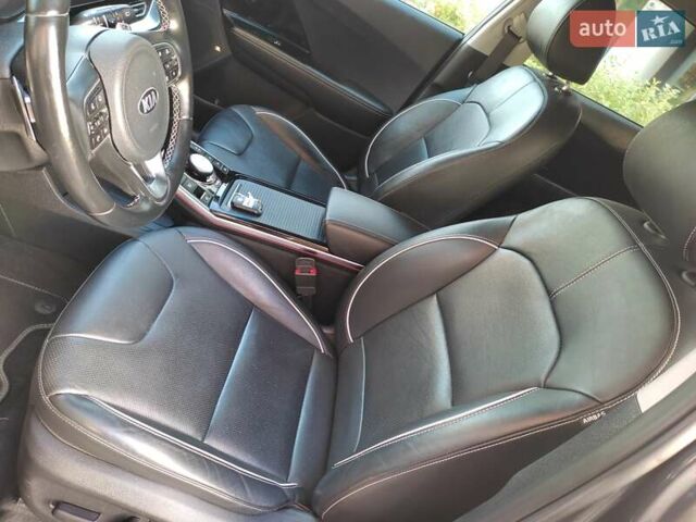 Киа Niro 2020 в Ровно на Automoto.ua Серый Киа Niro, объемом двигателя 0 л и пробегом 125 тыс. км за 19850 $, фото 68 на Automoto.ua