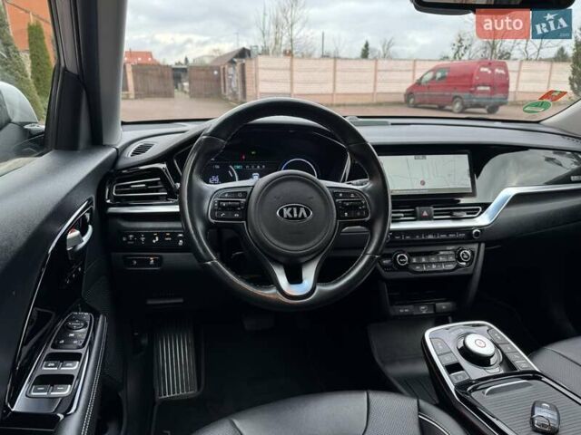 Сірий Кіа Niro, об'ємом двигуна 0 л та пробігом 118 тис. км за 19300 $, фото 76 на Automoto.ua