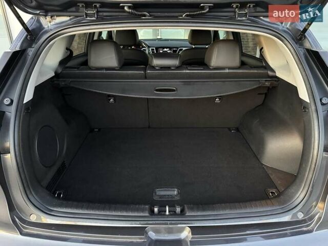Сірий Кіа Niro, об'ємом двигуна 0 л та пробігом 135 тис. км за 17500 $, фото 66 на Automoto.ua
