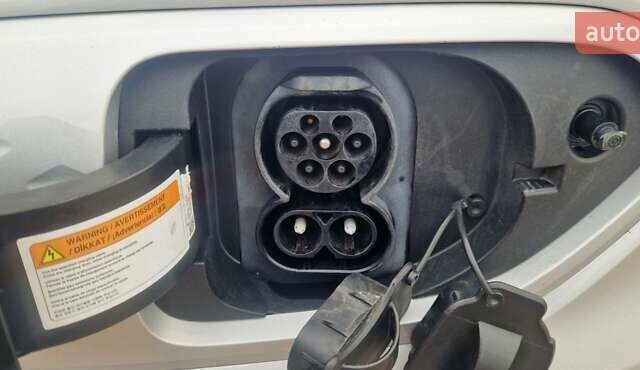 Серый Киа Niro, объемом двигателя 0 л и пробегом 167 тыс. км за 18400 $, фото 35 на Automoto.ua