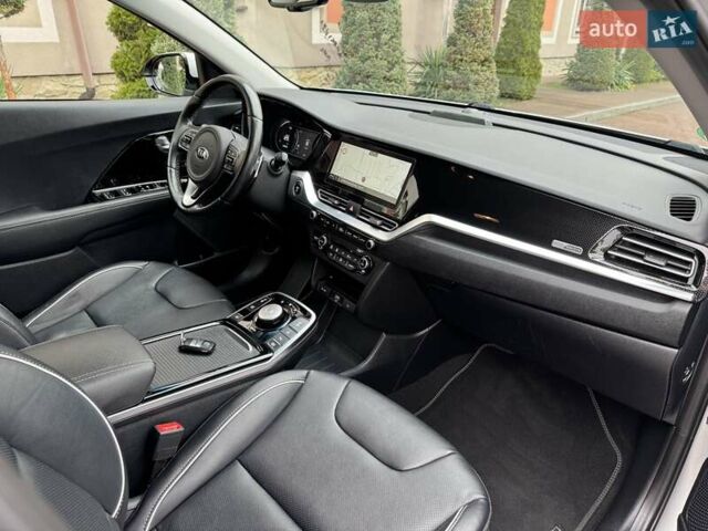 Сірий Кіа Niro, об'ємом двигуна 0 л та пробігом 118 тис. км за 19300 $, фото 111 на Automoto.ua