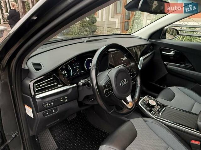 Серый Киа Niro, объемом двигателя 0 л и пробегом 125 тыс. км за 18950 $, фото 29 на Automoto.ua