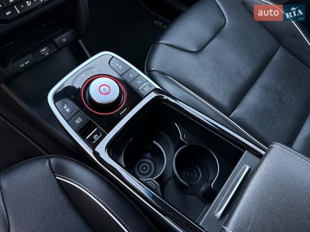 Сірий Кіа Niro, об'ємом двигуна 0 л та пробігом 118 тис. км за 20499 $, фото 61 на Automoto.ua