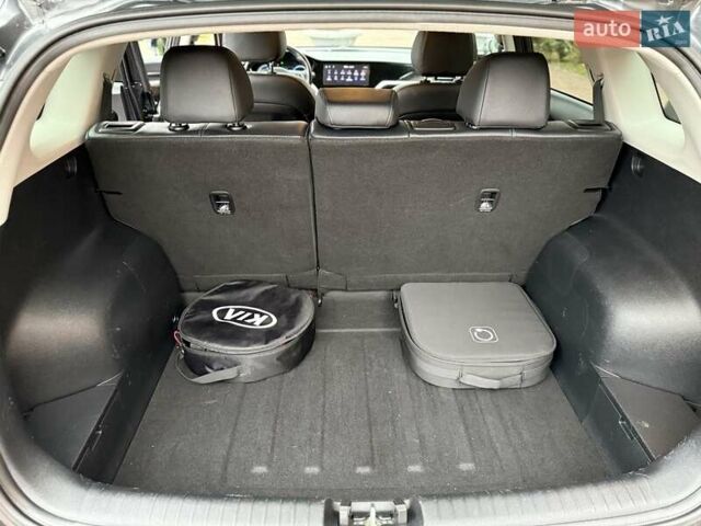 Серый Киа Niro, объемом двигателя 0 л и пробегом 125 тыс. км за 18950 $, фото 34 на Automoto.ua