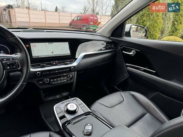 Сірий Кіа Niro, об'ємом двигуна 0 л та пробігом 118 тис. км за 19300 $, фото 105 на Automoto.ua