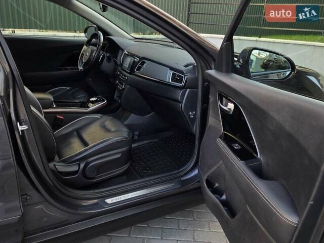 Серый Киа Niro, объемом двигателя 0 л и пробегом 144 тыс. км за 17250 $, фото 33 на Automoto.ua