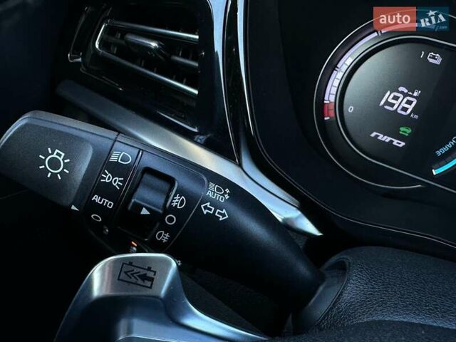 Сірий Кіа Niro, об'ємом двигуна 0 л та пробігом 58 тис. км за 23400 $, фото 47 на Automoto.ua