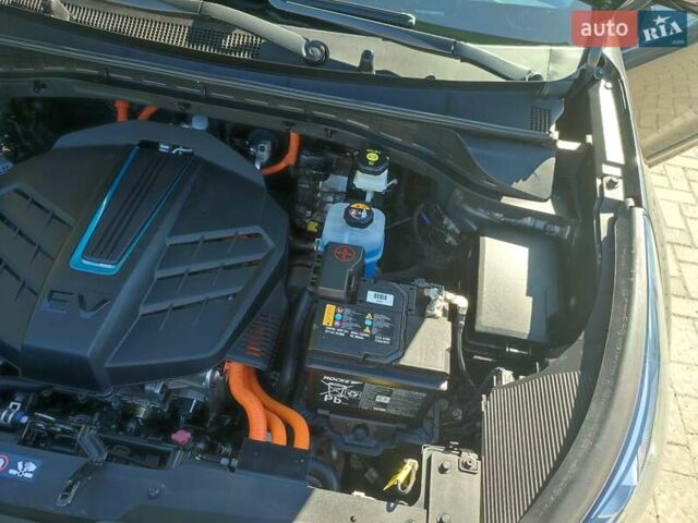 Серый Киа Niro, объемом двигателя 0 л и пробегом 49 тыс. км за 23000 $, фото 29 на Automoto.ua