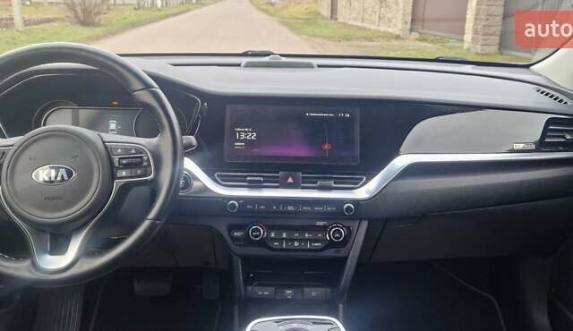 Серый Киа Niro, объемом двигателя 0 л и пробегом 167 тыс. км за 18400 $, фото 11 на Automoto.ua
