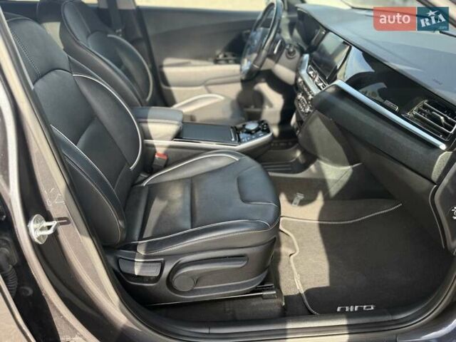 Серый Киа Niro, объемом двигателя 0 л и пробегом 124 тыс. км за 18950 $, фото 12 на Automoto.ua