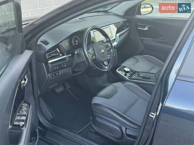 Сірий Кіа Niro, об'ємом двигуна 0 л та пробігом 93 тис. км за 17900 $, фото 5 на Automoto.ua
