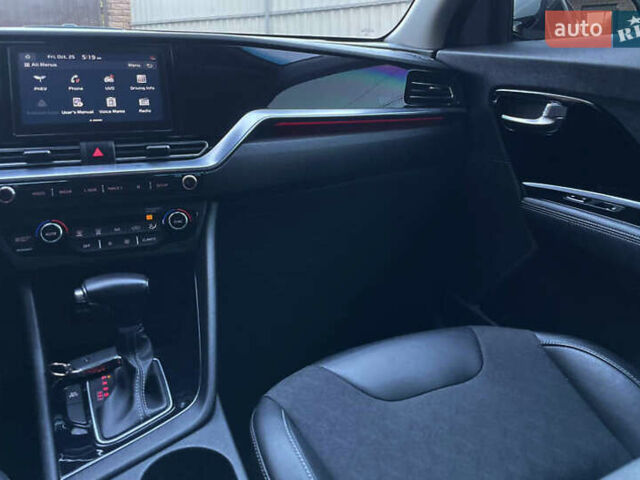 Серый Киа Niro, объемом двигателя 1.58 л и пробегом 67 тыс. км за 22600 $, фото 33 на Automoto.ua