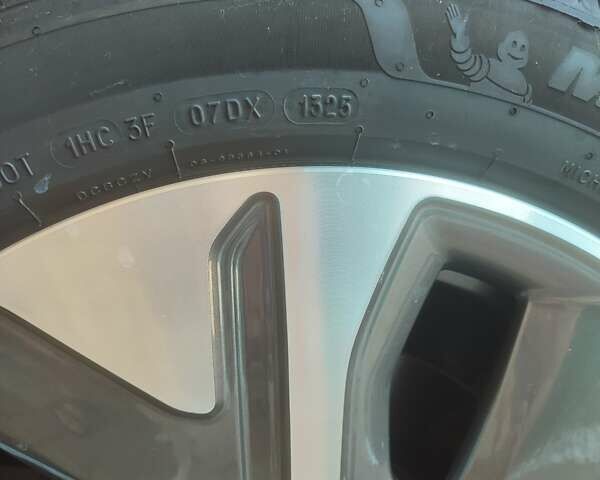 Серый Киа Niro, объемом двигателя 0 л и пробегом 49 тыс. км за 23000 $, фото 6 на Automoto.ua