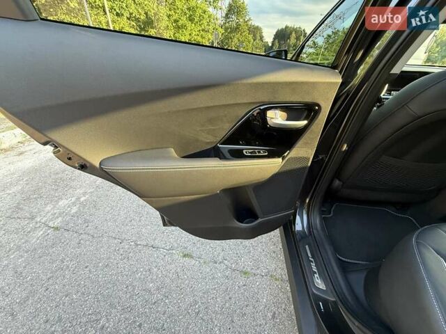 Серый Киа Niro, объемом двигателя 0 л и пробегом 57 тыс. км за 23299 $, фото 38 на Automoto.ua