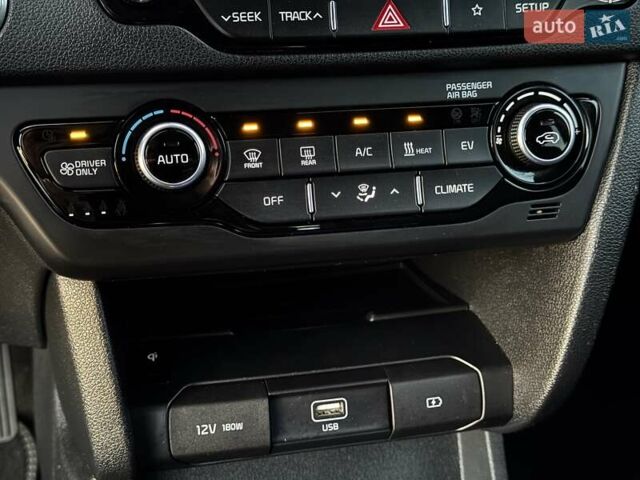 Сірий Кіа Niro, об'ємом двигуна 0 л та пробігом 135 тис. км за 17500 $, фото 51 на Automoto.ua